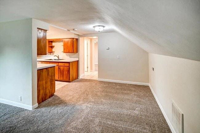 Building Photo - 410 Martin St