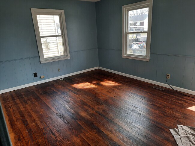 Living Room - 3023 Linwood Ave