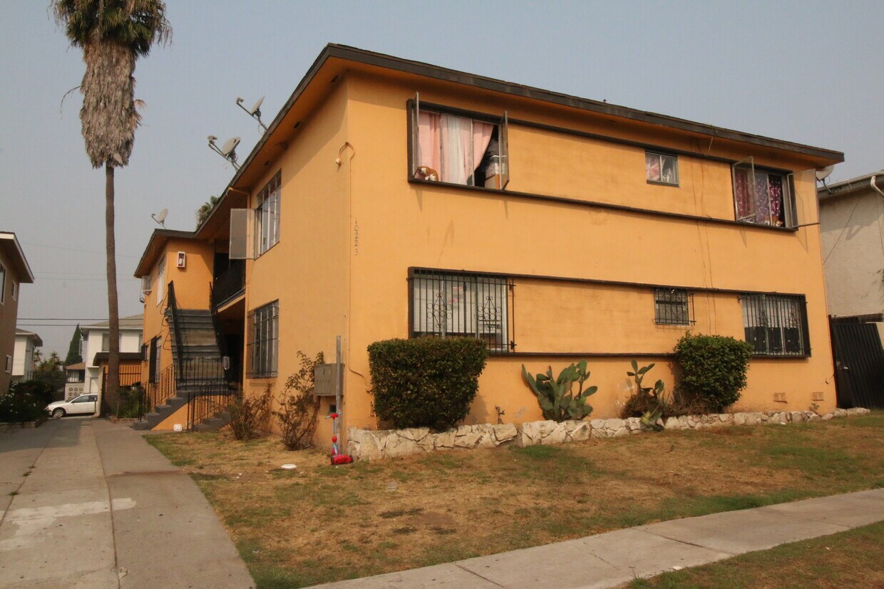 10223 Woodworth Ave Unit 3, Inglewood, CA 90303 Apartments in