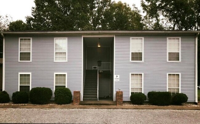 Building Photo - 400 Maple St