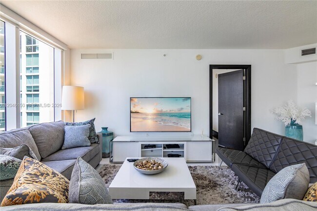 Foto del edificio - 150 Sunny Isles Blvd
