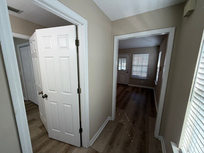 Foto del edificio - 114 Dalton Cody Dr