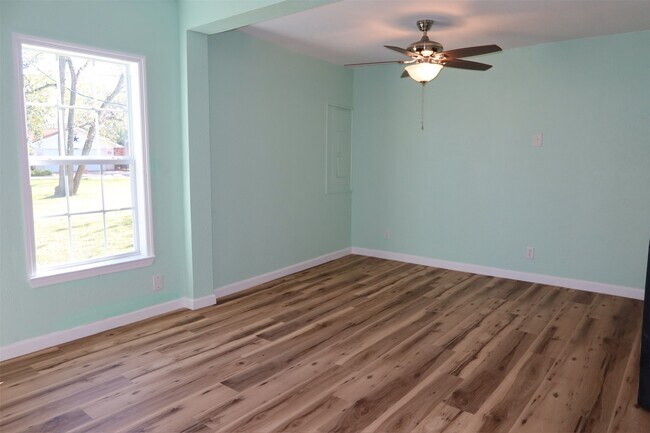 Building Photo - 5122 Avenue L