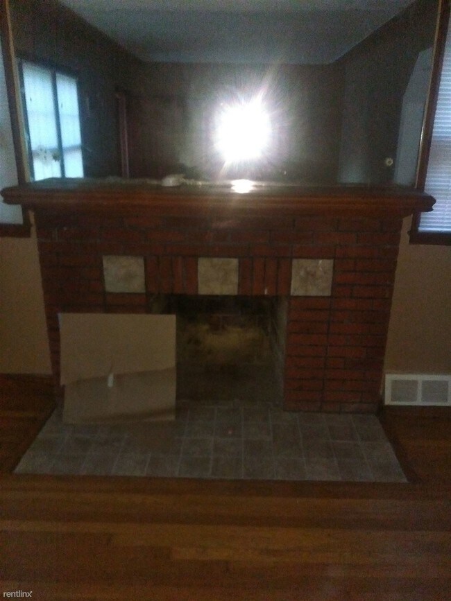 Foto del edificio - 8711 Orangelawn St