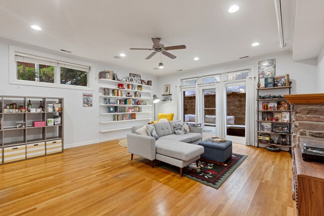 Foto del edificio - 2457 W Foster Ave