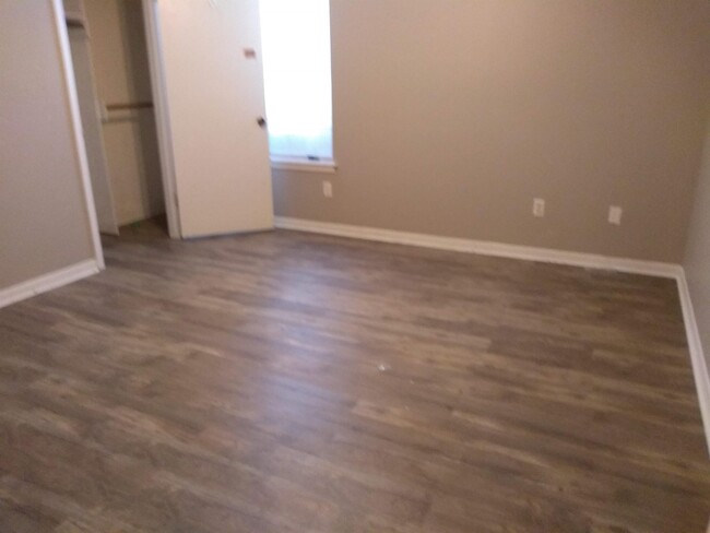 Foto del edificio - 517 Melton Dr