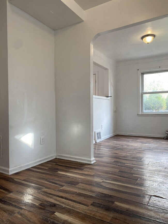 Building Photo - 6151 Lodewyck St