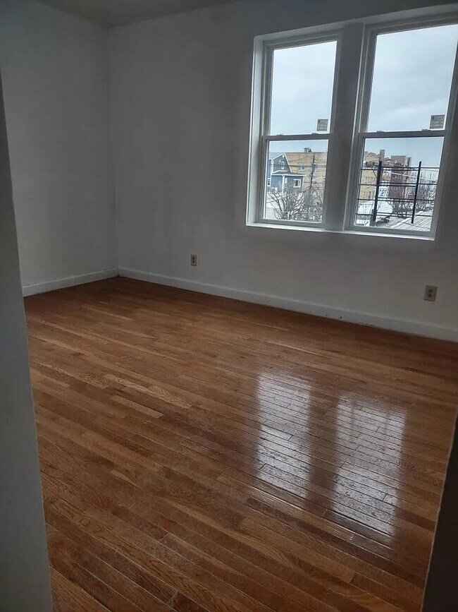 Foto del edificio - 484 E 24th St