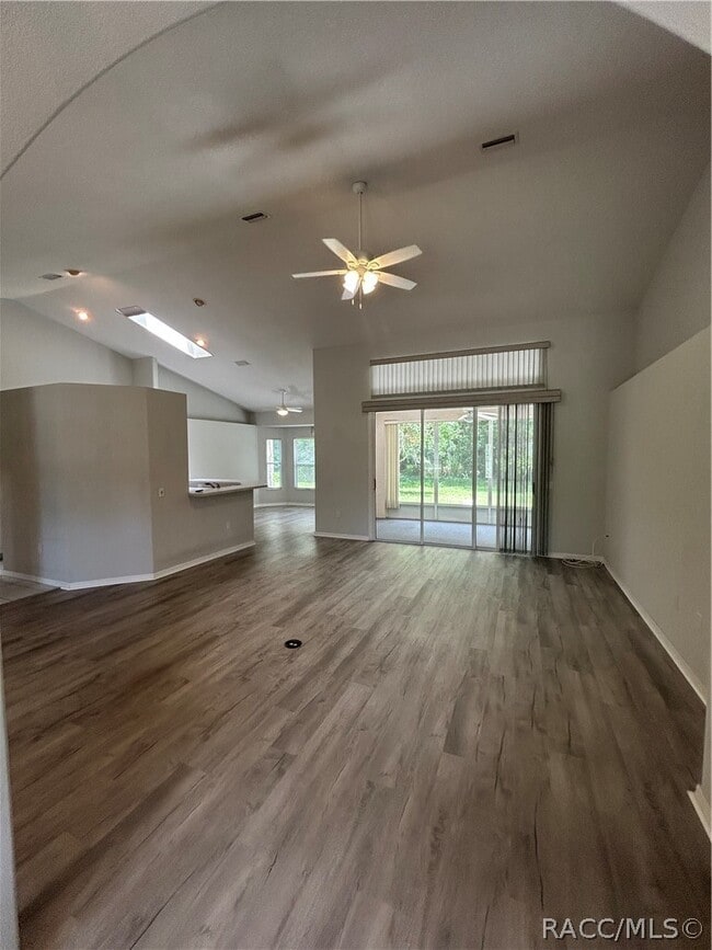Building Photo - 2675 N Canterbury Lake Dr