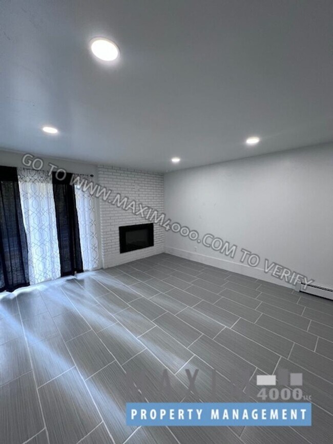 Foto del edificio - 373 Ridges Blvd