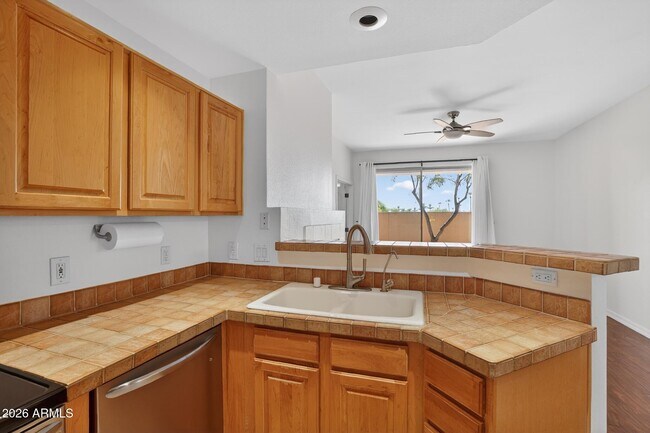 Foto del edificio - 7887 N 16th St