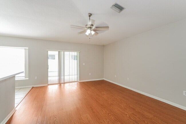 Foto del edificio - 4649 Roundview Ct