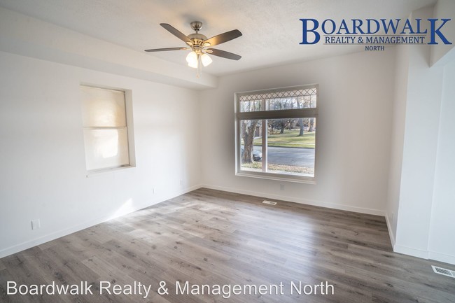 Building Photo - 3 br, 1 bath Apartment - 630 24th St