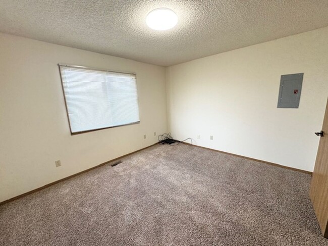 Building Photo - Discover Your New Home: 1-Bedroom, 1-Bathr...