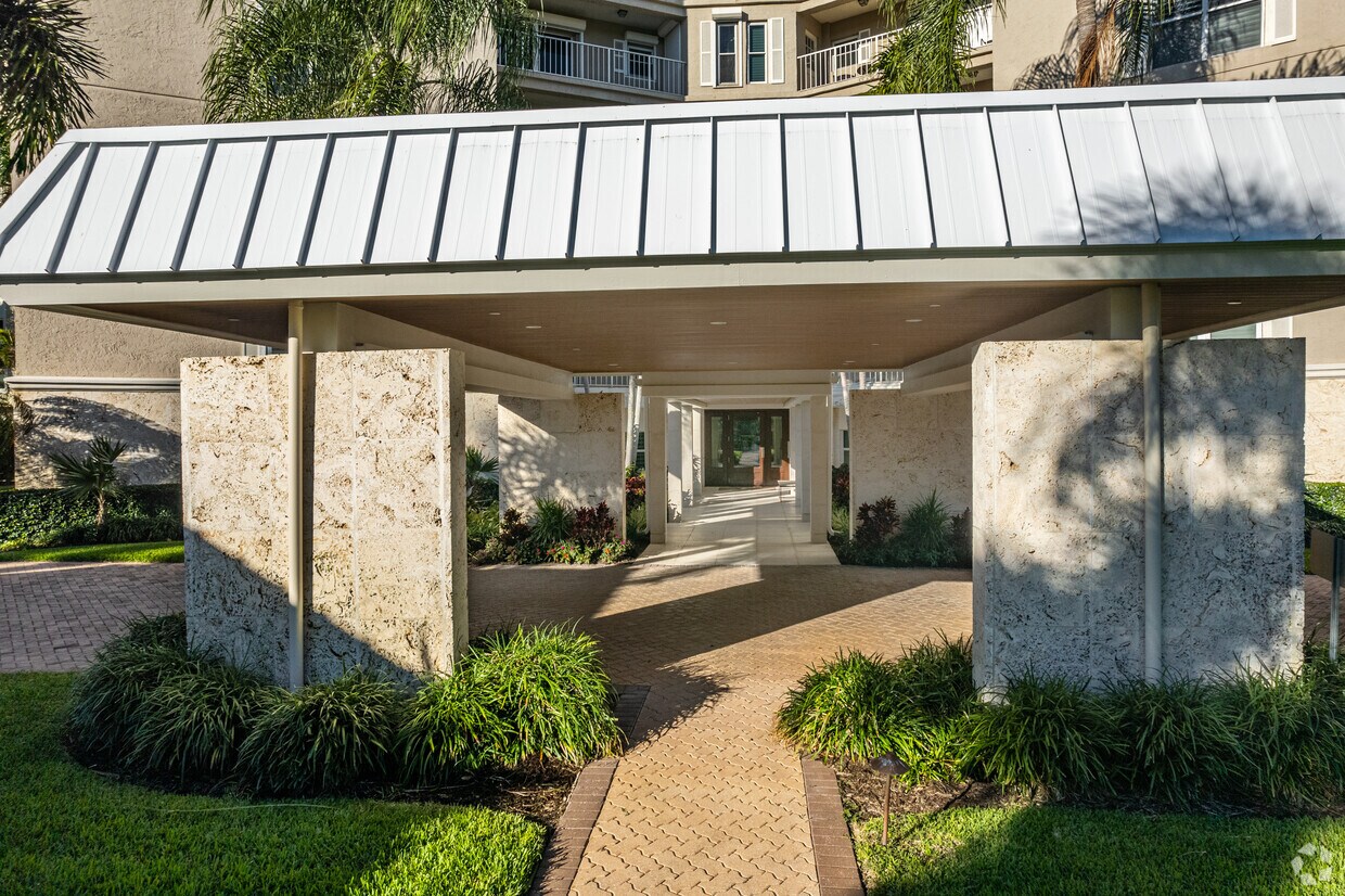 Entrada - Westgate A Condominium