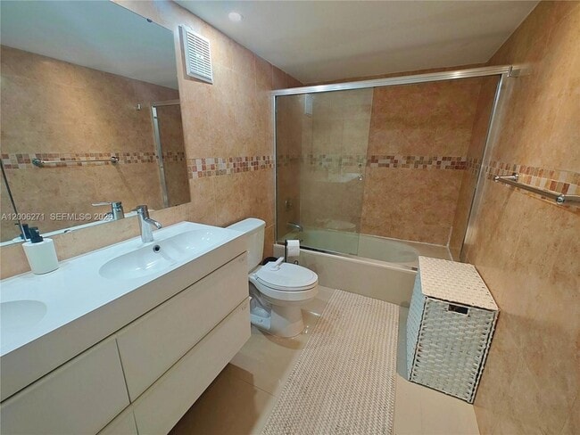 Foto del edificio - 16300 Golf Club Rd