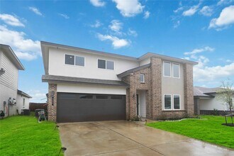 Building Photo - 303 William Ln