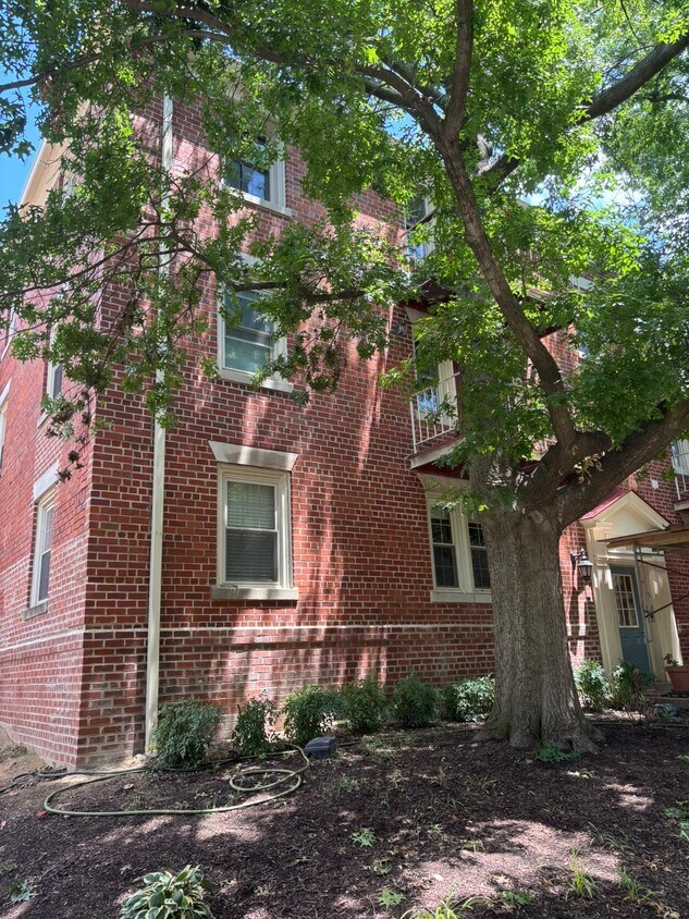 Foto principal - 1407 E Abingdon Dr