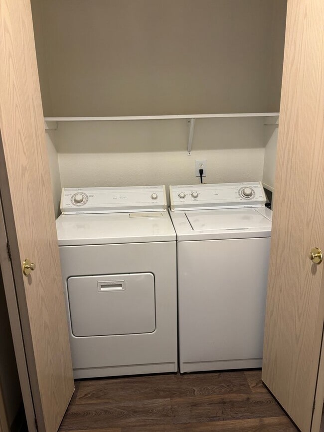 Interior Photo - Oakridge