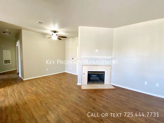 Building Photo - 3 BEDROOM 2 BATH CONDO WITH ATTACHED 2 CAR...