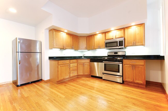 Building Photo - 2722 N Kimball Ave