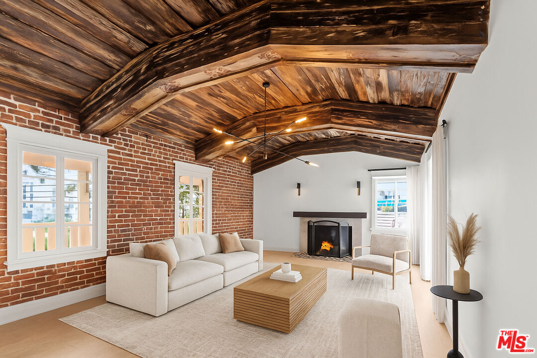 Foto principal - 8467 4th St