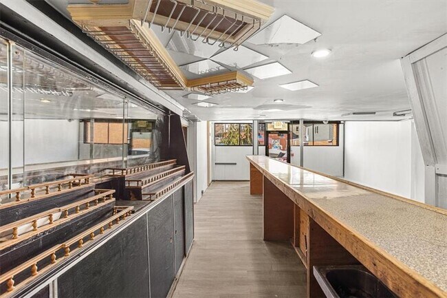 Foto del edificio - 57 N Main St