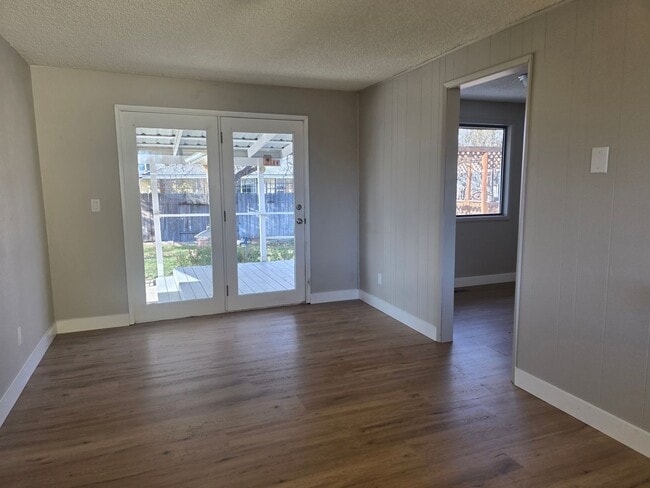 Foto del edificio - 3 bed / 2 bath