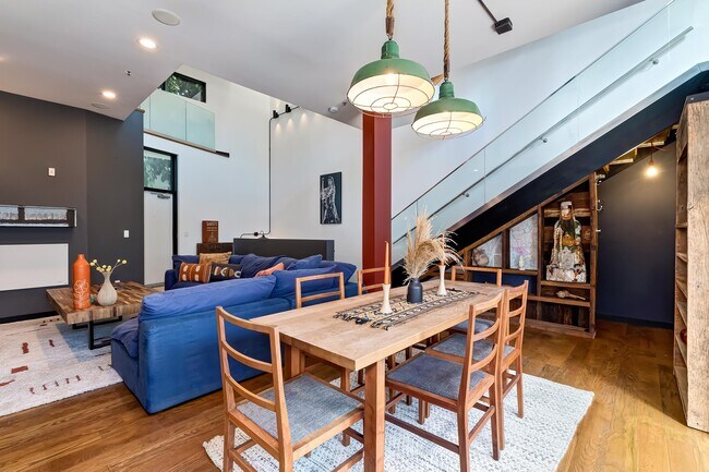 Building Photo - 815 Hampton Dr