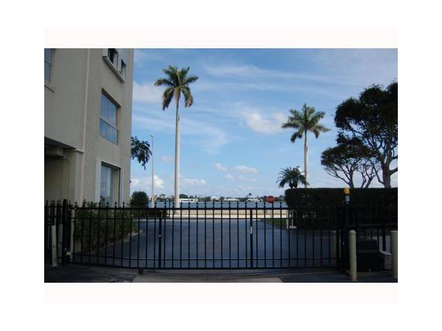 Building Photo - 1601 S Flagler Dr