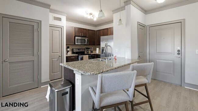 Foto del edificio - 4689 Mustang Pkwy