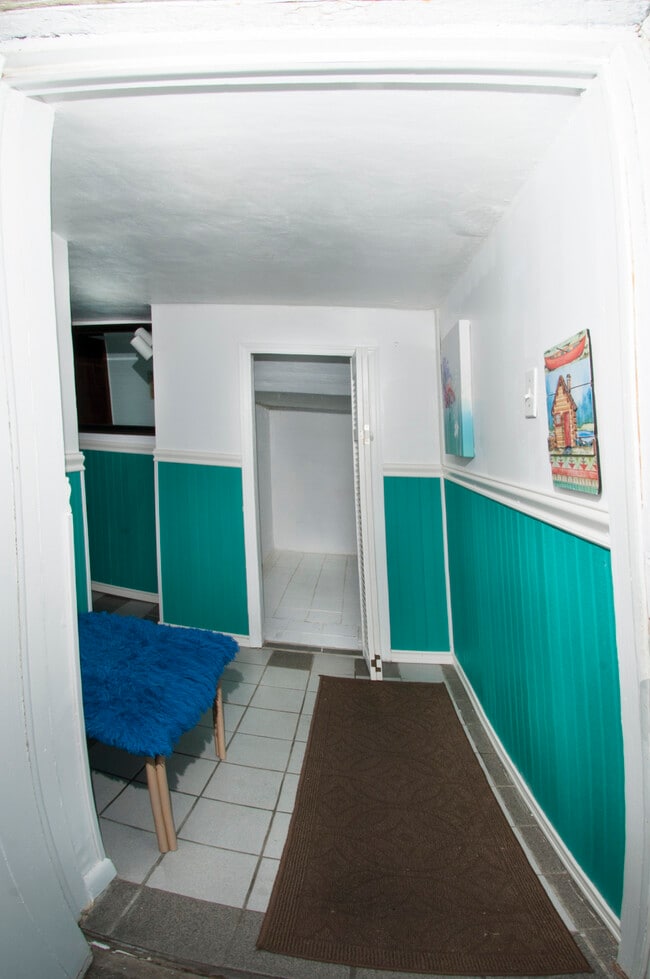 Building Photo - 514 University Blvd