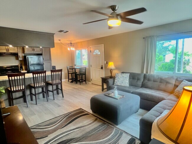 Foto del edificio - 4644 Larkspur St