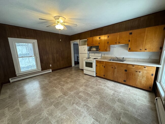 Building Photo - 695 Cape St