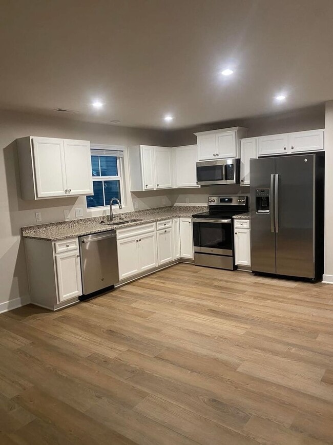 Foto del edificio - 2224 GoldWood Dr