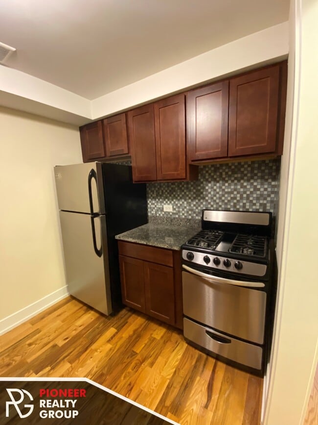 Building Photo - 563 W Arlington Pl