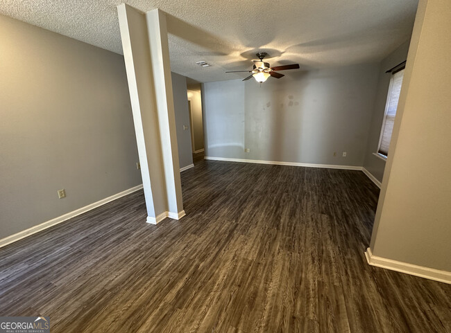 Foto del edificio - 127 Millers Trace Dr