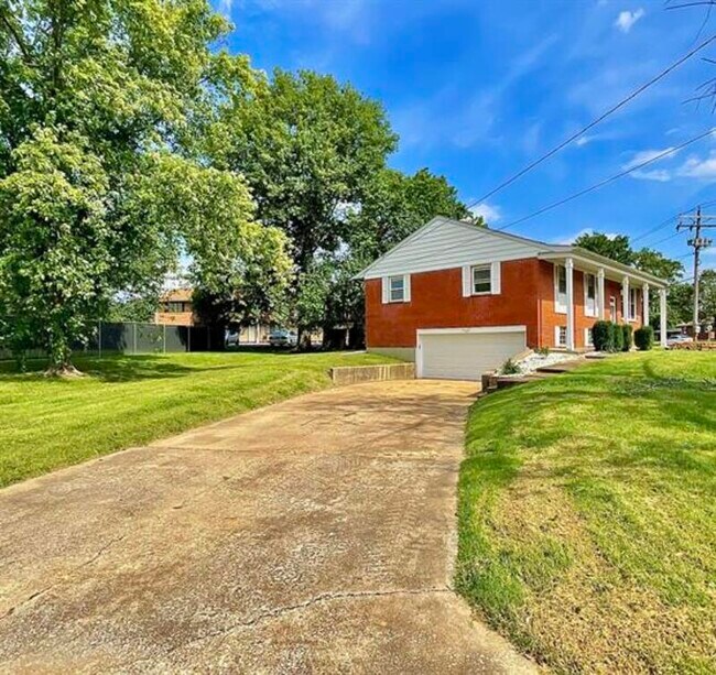 903 S 74th St, Belleville, IL 62223 House Rental in Belleville, IL