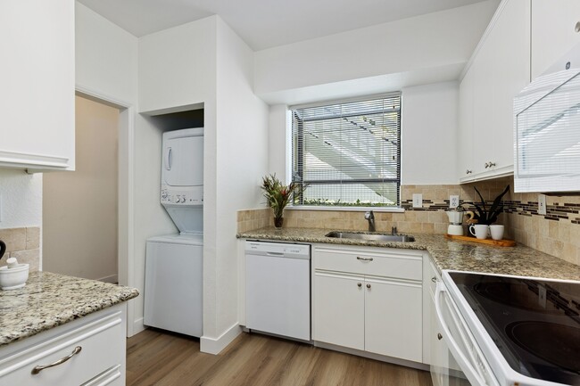 Foto del edificio - 2590 Oak Rd