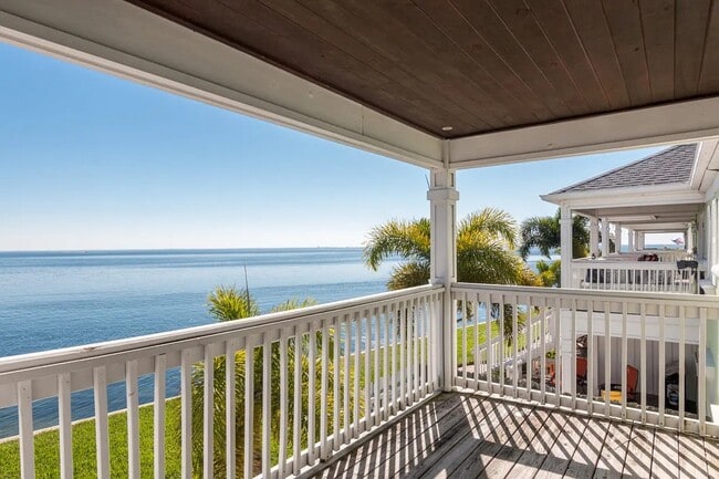 Building Photo - 4858 Coquina Key Dr SE