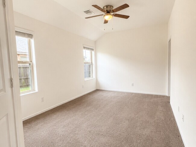 Foto del edificio - 8734 Baywood Ct