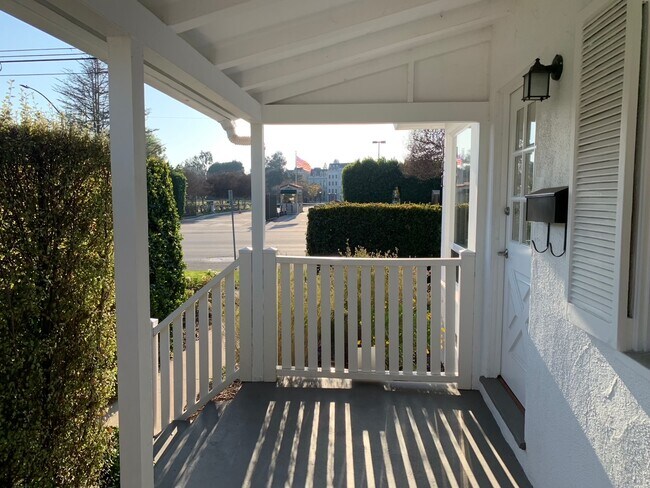 Foto del edificio - 482 N Hollywood Way