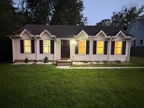 Building Photo - 810 Summer Hill Ln