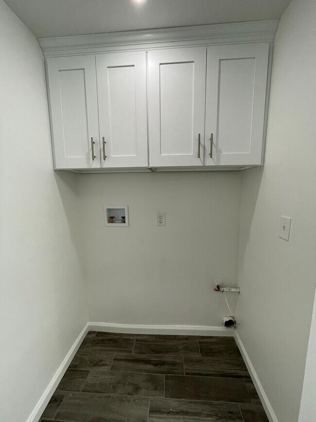 Foto del edificio - Lovely 3 Bedroom 1.5 Bath Condo
