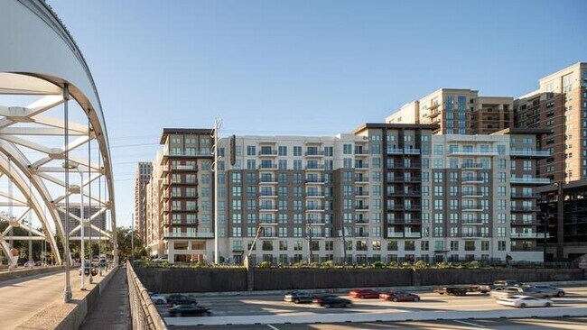 Foto del edificio - 4641 Montrose Blvd