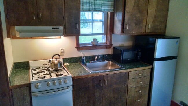 Kitchen - 8 Charles Ave