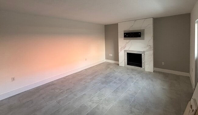 Building Photo - 3161 Meridian Way S