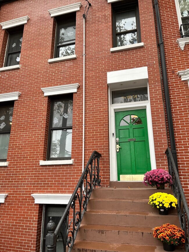 Foto del edificio - 10 -31 51st Avenue