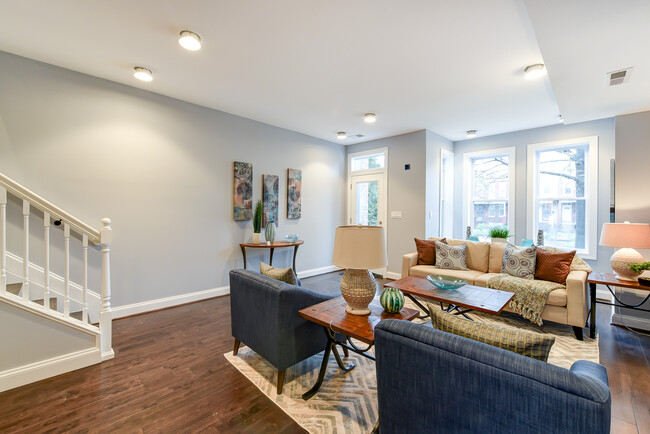 Entry way and living area - 1110 K St NE