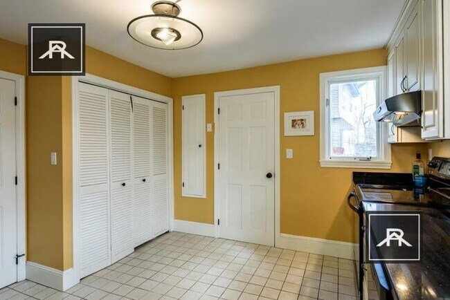 Foto del edificio - 3 bedroom in Brighton MA 02135